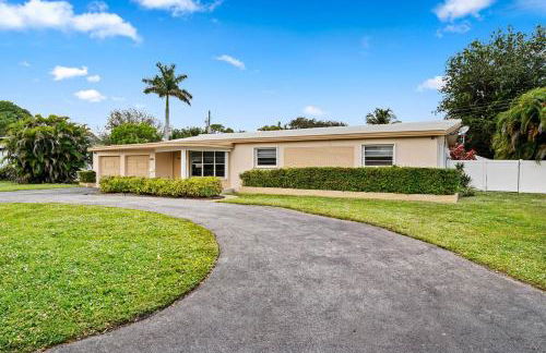 Villa Oasis 3 Miles to Hard Rock Stadium & Casino, Guitar Hotel Nearby, Pool, Game Room, Sleeps 12, 15 Min to Beach - Foto 40