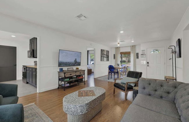 Elegant and Stylish Glenmoor Abode - 5 min to Town - Foto 31