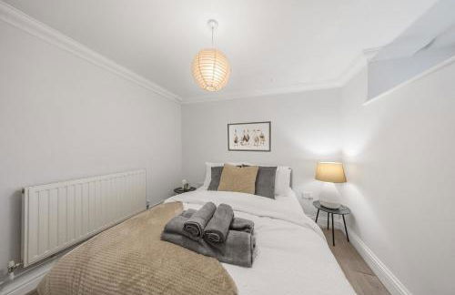 Modern 1BR - 10 Min Walk to Gravesend Station - Foto 11