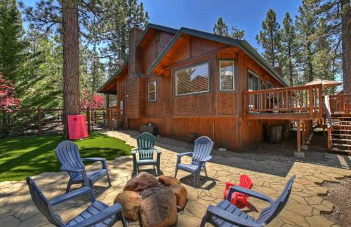 Teakwood Cozy Wood Cabin with Fireplace - Photo 61