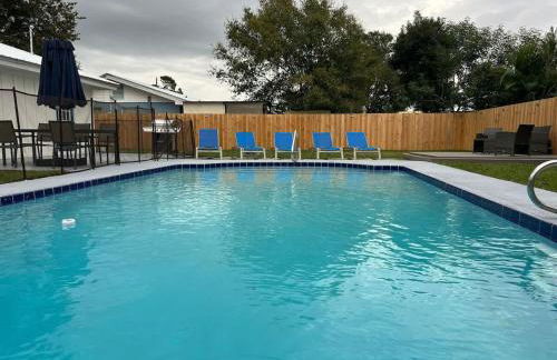 Kid-friendly Home w Pool & BBQ - Photo 9