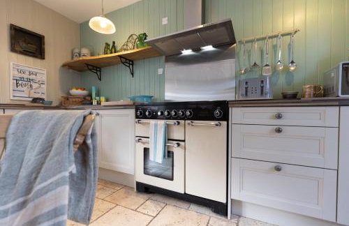 Church Cottage by Coast & Country Stays - Foto 10