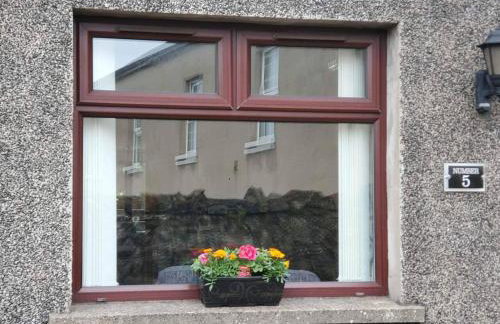 House - Sleeps 4 with Cozy Fireplace - Foto 40