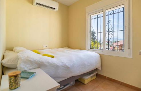 3 Bedroom Stunning Home In Coin - Photo 24