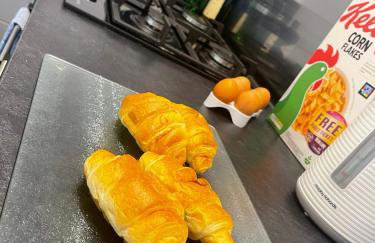 P75 - Studio Pod with Hot Tub - Photo 6