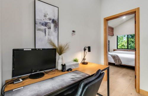 LUXE Hyak Retreat with Sauna, Hot Tub, Game Room, 6BR - Foto 62