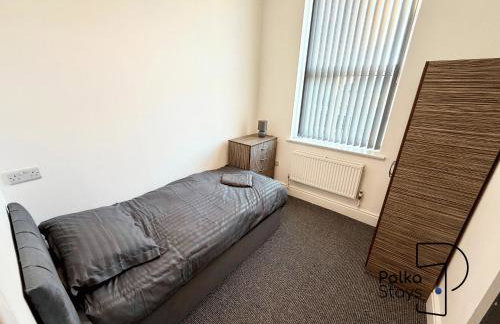 Comfy Ormskirk Family Stay by PolkaStays - Photo 4