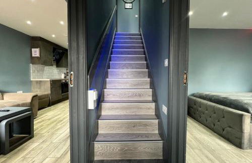 MODERN SUITES -5 Bedroom House- With FREE PARKING Birmingham city - Foto 61