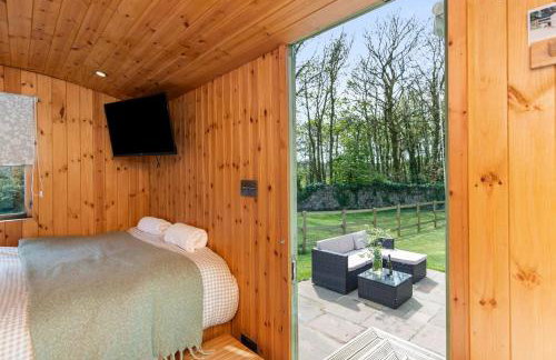 Shepherds Hut with Hot Tub - Foto 15