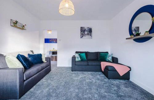 Charming and Modern 3BR Home Steps Away From City Center - Foto 14