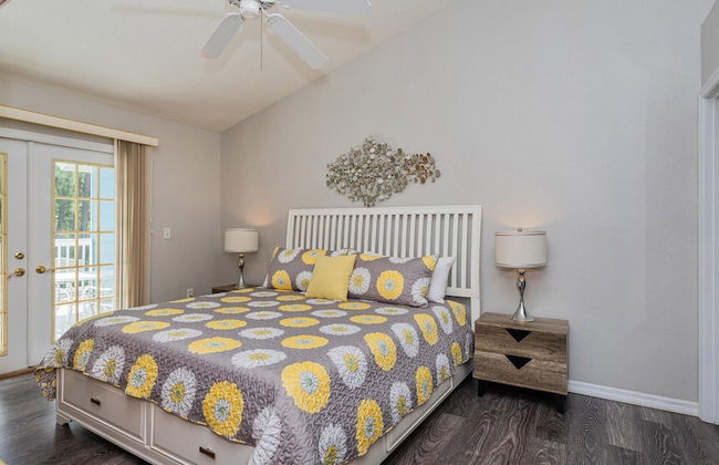 Villas at Island Club Community, Pools, Jacuzzi and More! - Photo 6