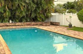 Luxury Pool Retreat Sleep 17 Near Beach - Foto 29