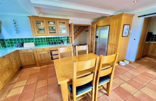 Stunning 7 Bedroom Escape Near New Forest and Beach - Large Garden - Serene Setting - Sleeps 14 - Foto 68