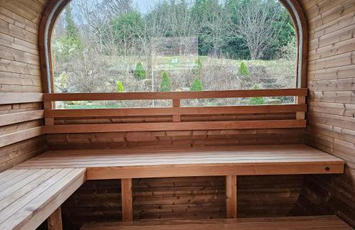 Rent My Spa Home with Pool table Hottub and Sauna - Foto 3