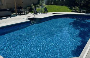 World Cup Ready - Spacious 5-Bedroom Home with Pool, Hot Tub, and Outdoor TV - Foto 2