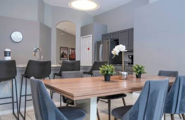 Amazing 5 BR w Game Room Minutes From Disney - Foto 25