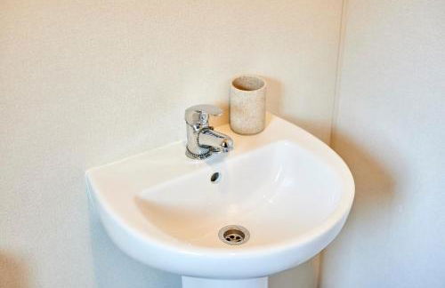 Pine Lodge with Hot Tub - Foto 36