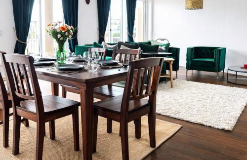 City Centre Roof Terrace Penthouse with Parking - Photo 14