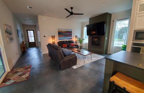 Actually walkable to square & Private Heated Pool - Foto 8