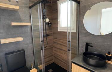 This spectacular 3-bedroom apart - Photo 34