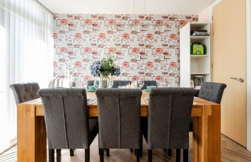 Comfortable 3-Storey House with Free Car Parking - Foto 35