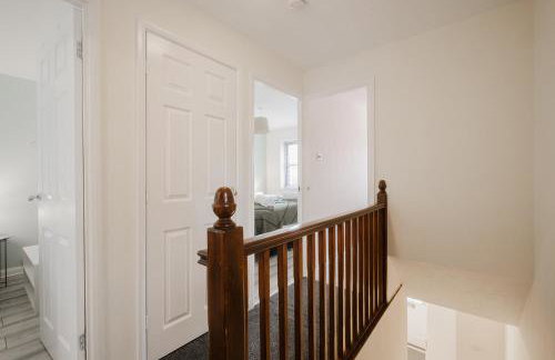 Modern and Stylish Home away from Home - Foto 13