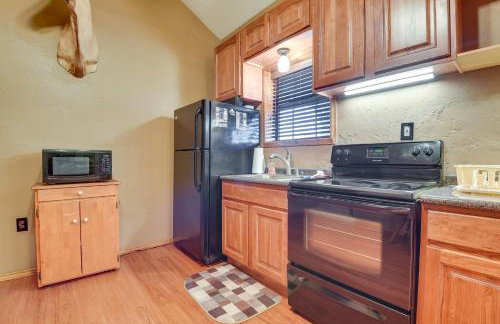 Cozy Strawn Cabin with Pool Access - Near Lake! - Foto 8