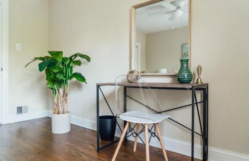 Spacious 2BR Apartment near Airport - Central Charming - Foto 14