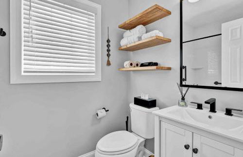 Relaxing 3 Bedroom Home Close to Beach & Airport! - Foto 8