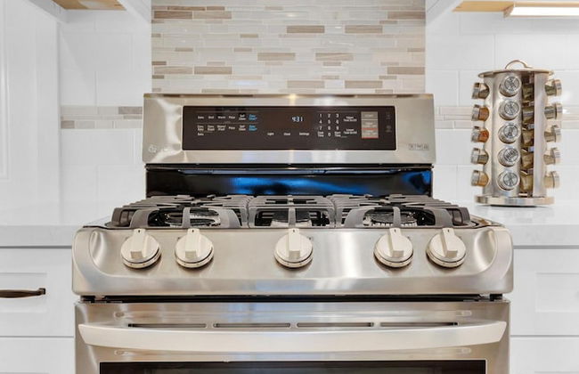 Designer Coastal Paradise w Pool - Steps to Beach - Foto 30