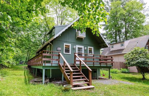 Lakefront with Lots of Light and Private Dock Access - Foto 1