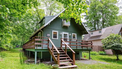 Lakefront with Lots of Light and Private Dock Access - Foto 1