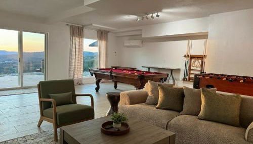 Relax Under the Stars, Best view in town , Yosemite House with Firepit, Hot Tub, Game Room & Pool table - Foto 2, Game Room