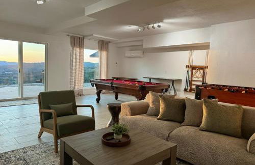 Relax Under the Stars, Best view in town , Yosemite House with Firepit, Hot Tub, Game Room & Pool table - Foto 2