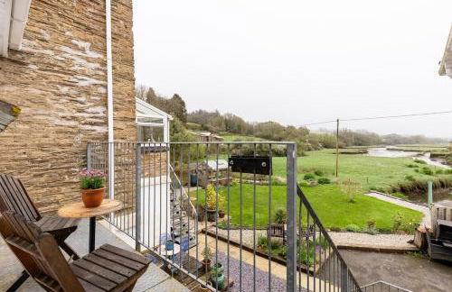 The Old Salt Store, 2 bed apartment with stunning river view - Photo 10