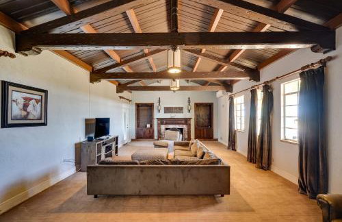 Secluded Ranch with Courtyard about 4 Mi to Odessa! - Foto 1