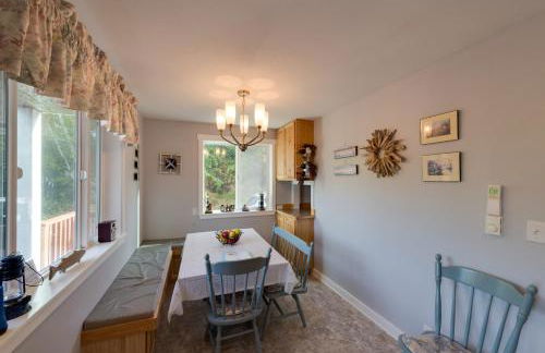 Herron Island Cabin with Deck Walk to Beach! - Foto 7