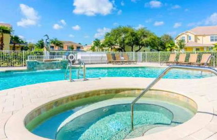 Stunning Townhome with Private Pool & Games Room - Foto 37