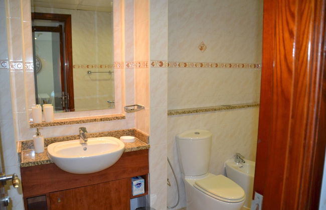 Delightful Lake View 1 Bedroom in JLT - Photo 12