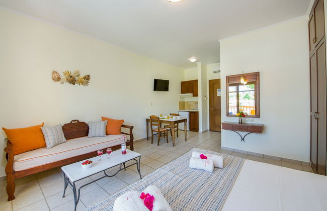 Omega Platanias - Foto 8