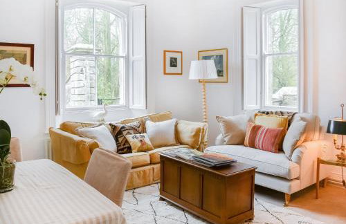 West Lodge - Photo 2