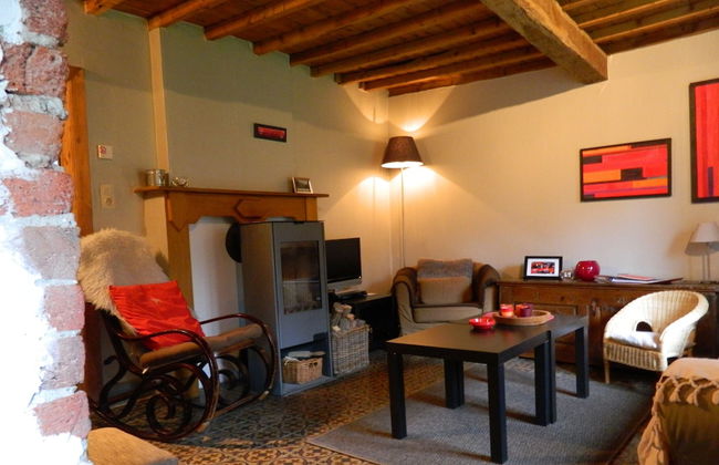 Regional House With Exposed Timber Frame Elements Full of Authenticity and Charm in a Green Area - Photo 11