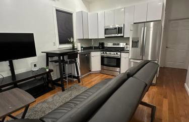 Modern Comfort 2BR Haven shared with the host - Foto 1