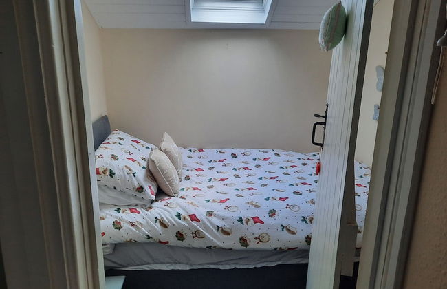 2 Bed House - Sleeps 3 - Garden - Parking - Wifi - Photo 2