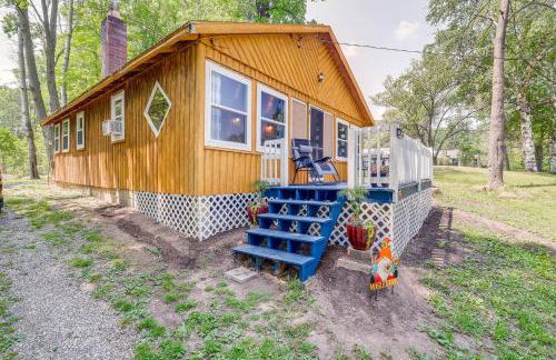 Charming Michigan Cottage with Sunroom and Lake Access - Foto 21