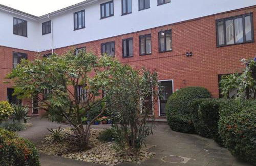 Stylish, Peaceful 2-Bed Flat with Free Parking - Foto 22