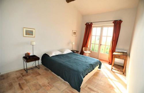 In Gordes, facing the entire Luberon Park a beautiful 5 bedrooms house - Photo 18