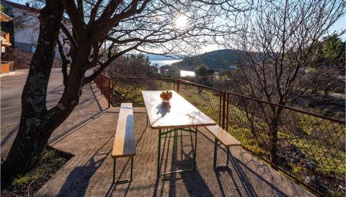 2 Bedroom Amazing Apartment In Modric - Foto 3