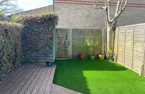 2 Bed House in Hampton - Free parking - Foto 8