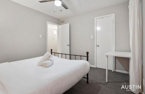 Chic Poolside Homebase Steps from South Congress - Foto 23